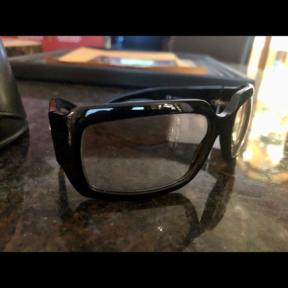 Authentic Gucci Sunglasses - Picture 5 of 8